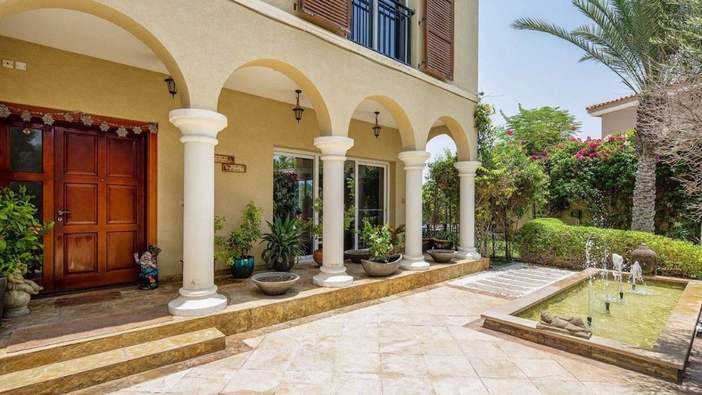 Villa zum Verkauf in Dubai, VAE, 5 Schlafzimmer, 453 m², Nr. 24041 – Foto 1