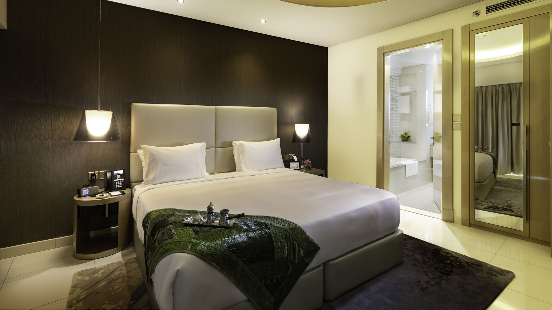 Квартира в Бизнес-Бэй, Дубай, ОАЭ 1 спальня, 98м2 № 24067 - 1