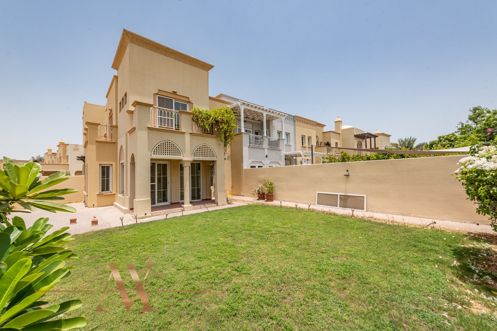Villa for sale in Dubai, UAE, 2 bedrooms, 297.3 m², No. 23802 – photo 1