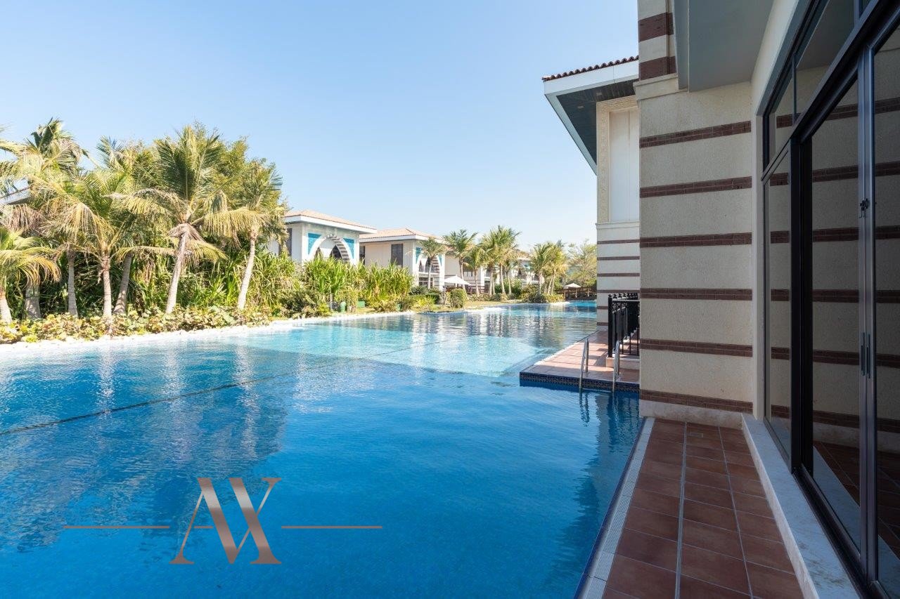 Villa in Palm Jumeirah, Dubai, UAE, 5 bedrooms, 649.6 sq.m. No. 23758 - 1