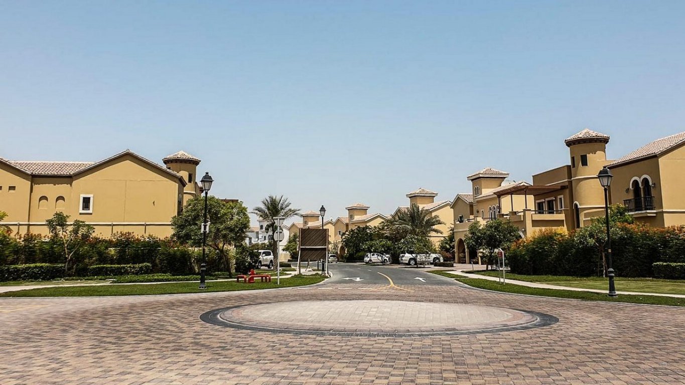 Villa for sale in Dubai Land, Dubai, UAE 5 bedrooms, 999 sq.m. No. 24042 - photo 4