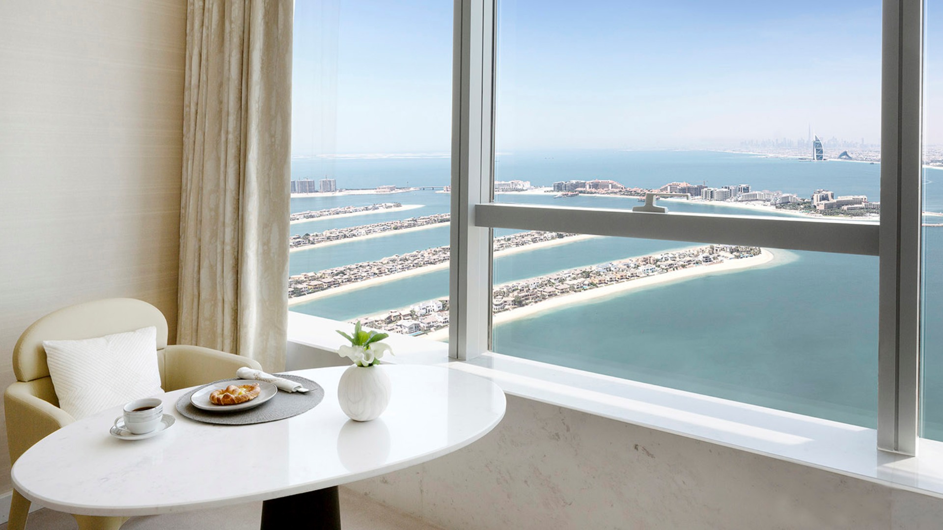 Apartment in Palm Jumeirah, Dubai, UAE, 1 bedroom, 98 sq.m. No. 24468 - 2