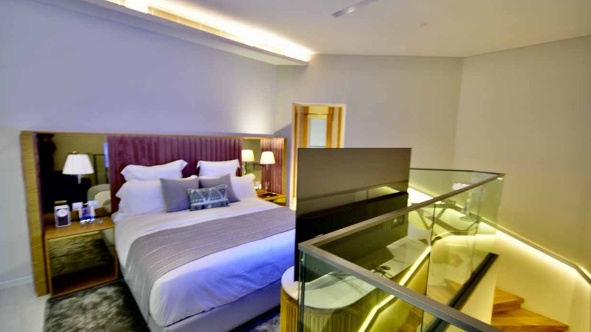 Apartment in Business Bay, Dubai, UAE, 2 bedrooms, 179 sq.m. No. 24349 - 4