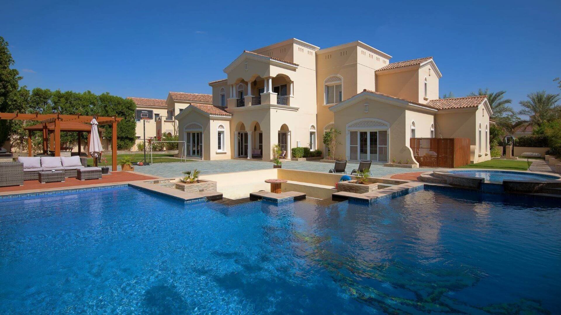 Villa in Arabian Ranches, Dubai, UAE, 6 bedrooms, 818 sq.m. No. 24775 - 1