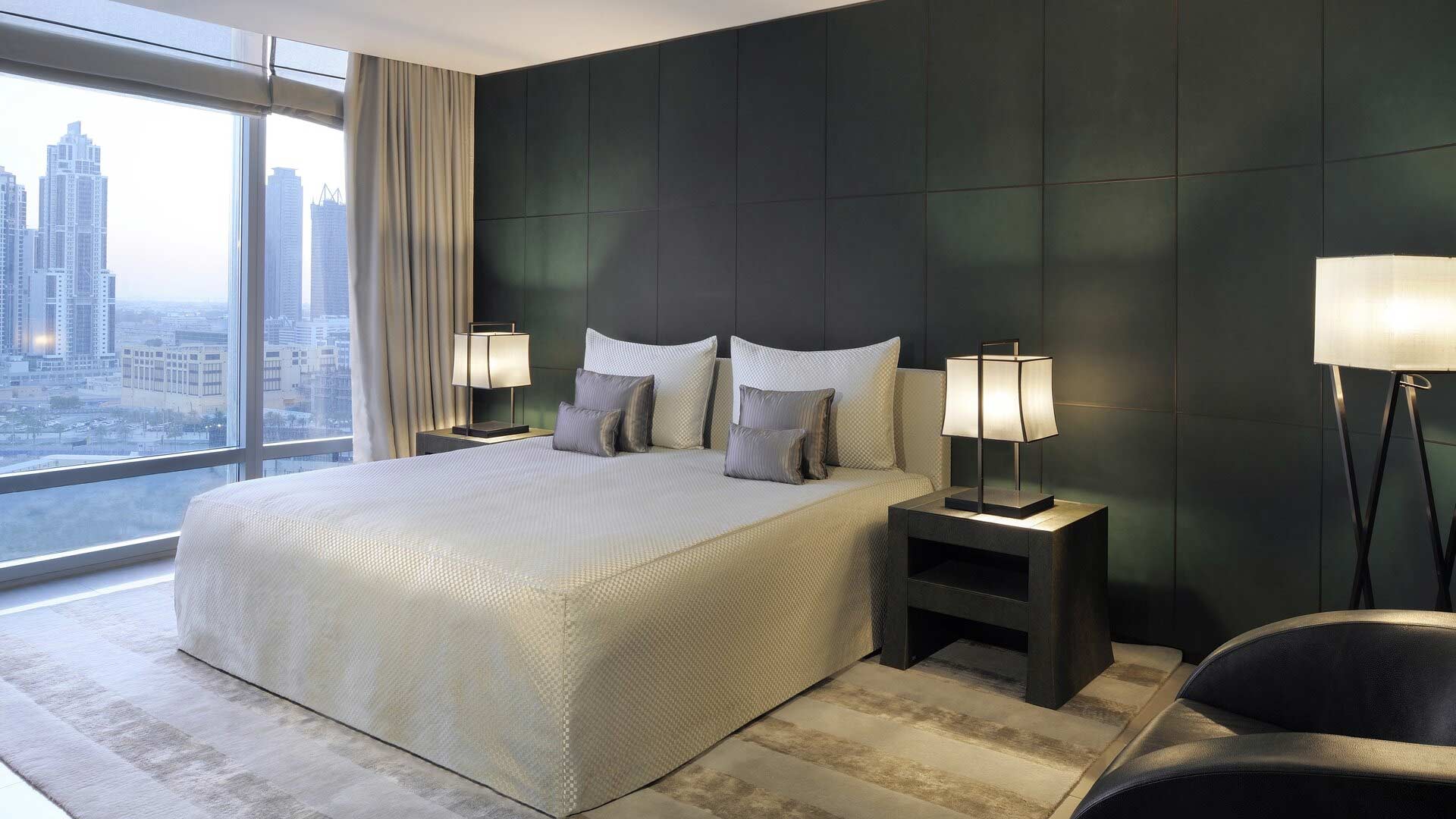 Apartment in Burj Khalifa, Dubai, UAE, 1 bedroom, 109 sq.m. No. 25529 - 1