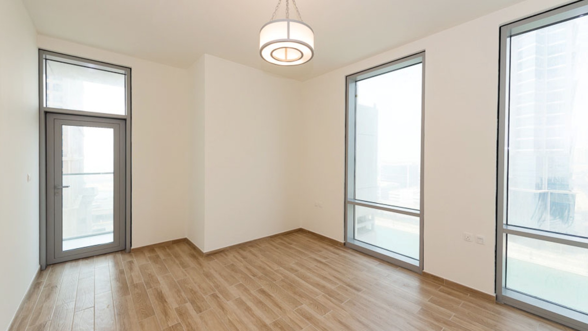 Apartment in Sheikh Zayed Road, Dubai, UAE, 1 bedroom, 91 sq.m. No. 25614 - 1