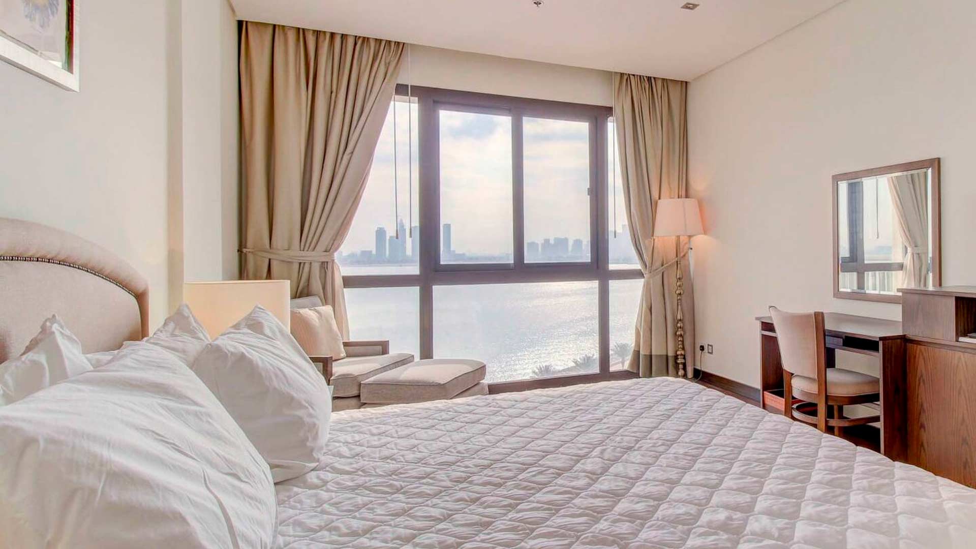 Apartment in Palm Jumeirah, Dubai, UAE, 2 bedrooms, 162 sq.m. No. 25610 - 1